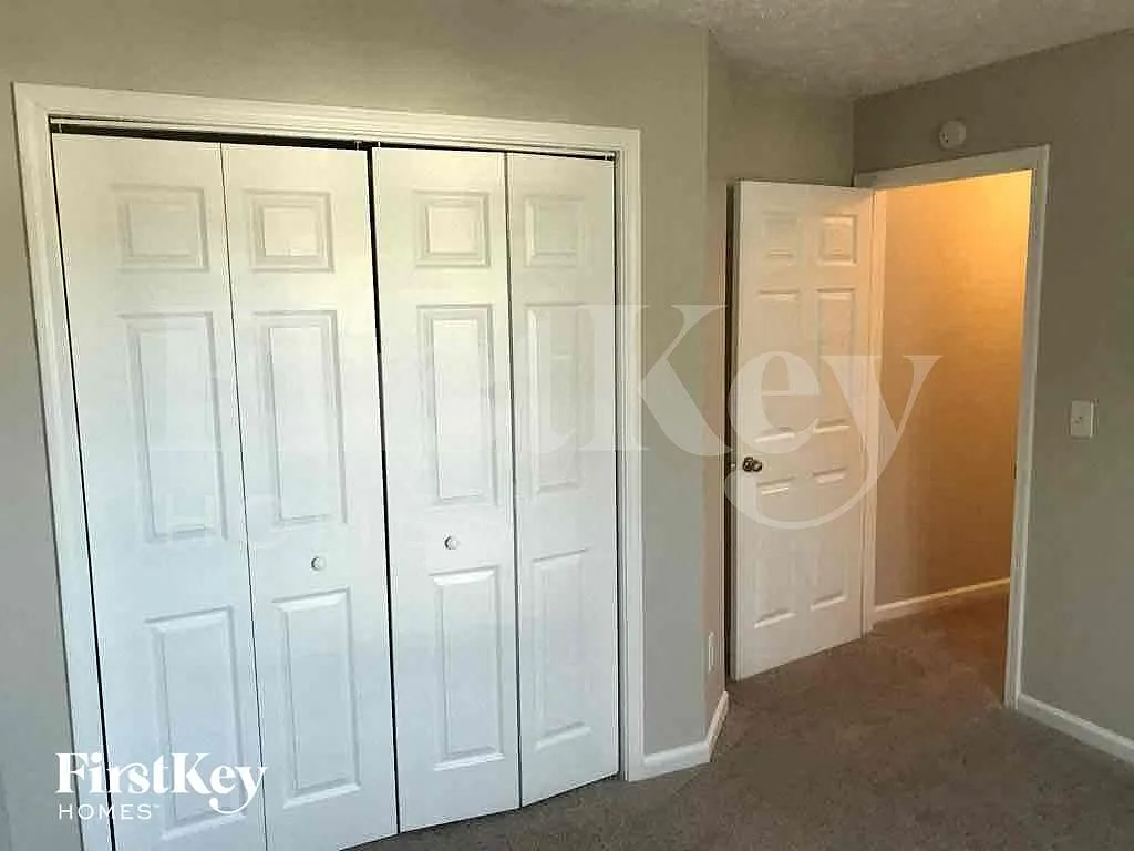 4 bed, 2.5 bath, 1812 sqft, $2,225 — Photo 4