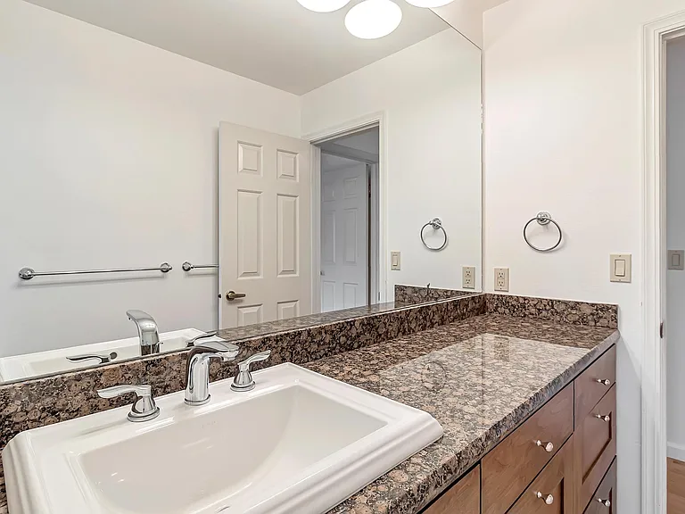 302 Tadley Ct — Photo 25
