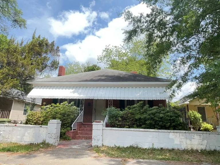 1214 Campbell St — Photo 1