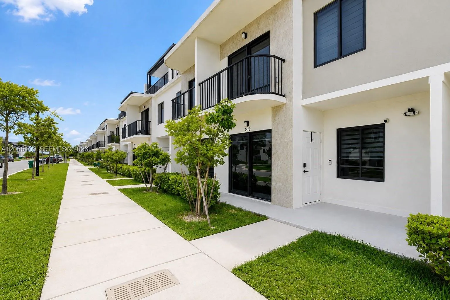 4 bed, 3.0 bath, 1398 sqft, $2,900 — Photo 1