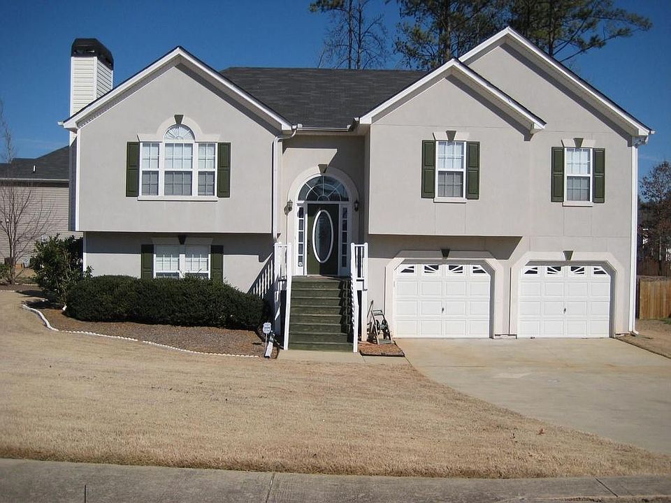 House has large flat front yard