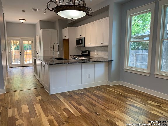 3rd image of 436 Devine St