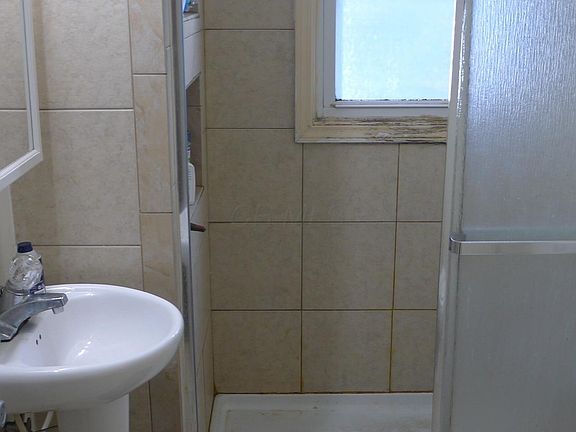 4th image of 1546 Thomas Ave