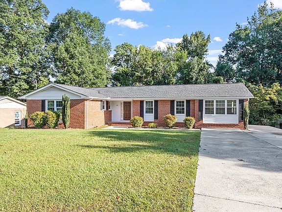 3rd image of 300 Hillside Dr