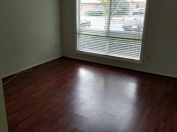 4th image of 2206 Gingell Pl