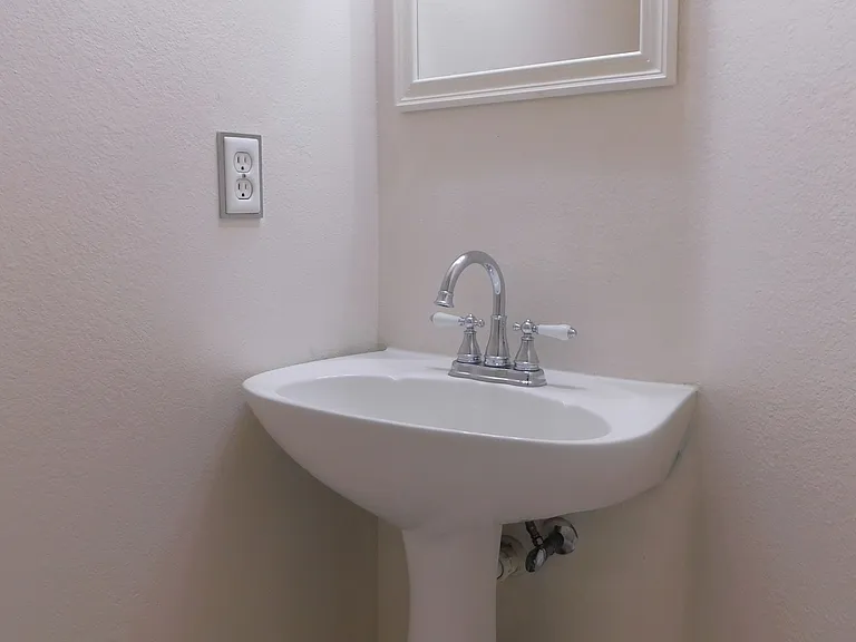 2701 Clark Dr — Photo 22