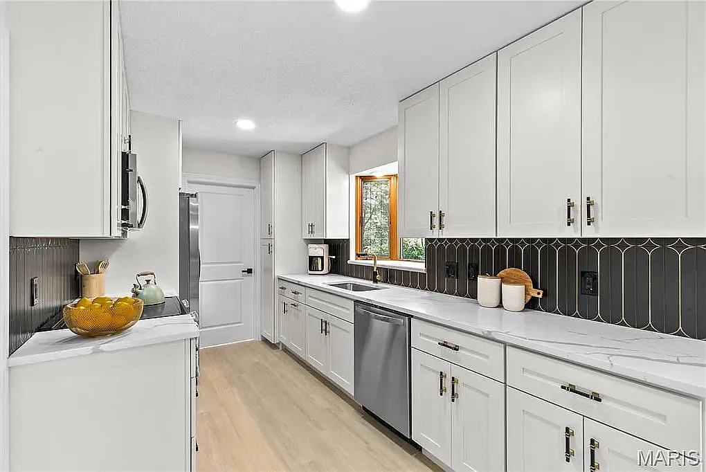 4 bed, 2754 sqft, $3,900 — Photo 3