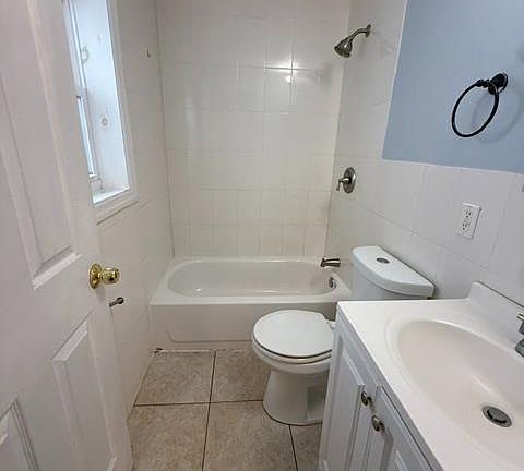 2nd image of 423 Augustine Pl Floor 1