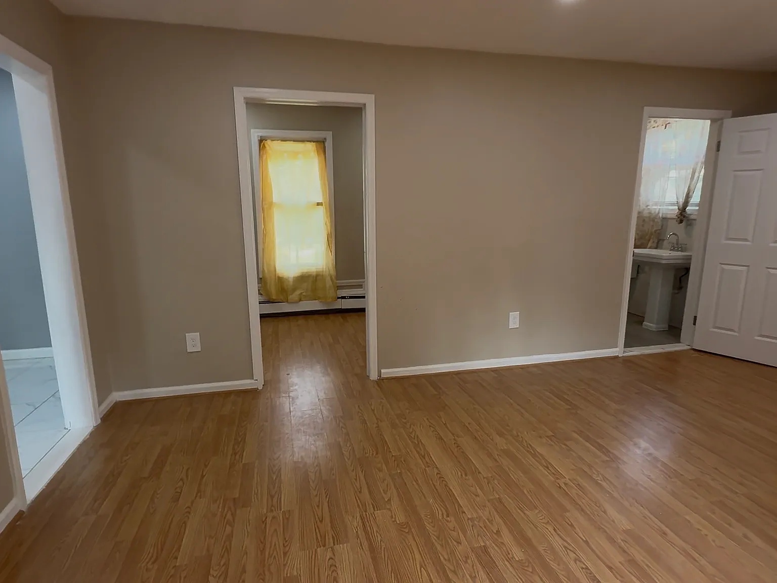 4 bed, 1800 sqft, $2,700 — Photo 4