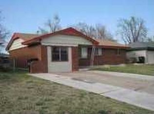 931 NW 1st St, Moore, OK 73160