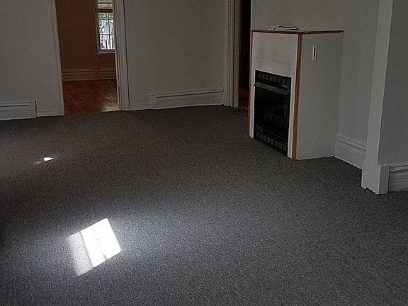 3rd image of 3135 N Kenmore Ave