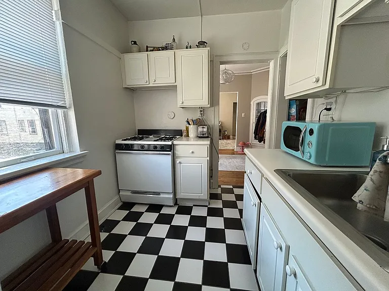 2562 Prospect — Photo 11
