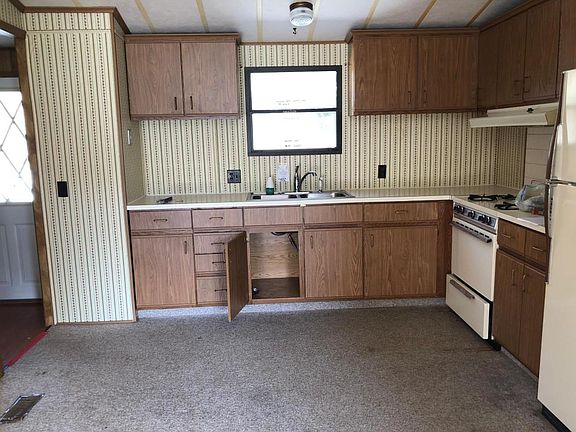 2nd image of 4387 Forest St