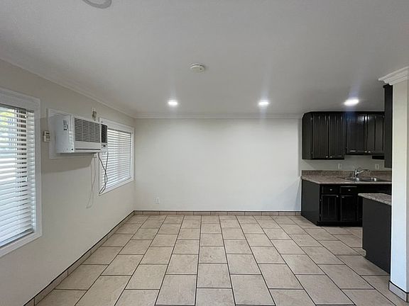 5th image of 465 E Pasadena St APT 3