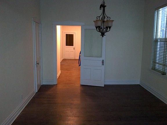 3rd image of 1829 N Hermitage Ave #3
