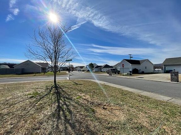 5th image of 342 Glenn Wade Dr