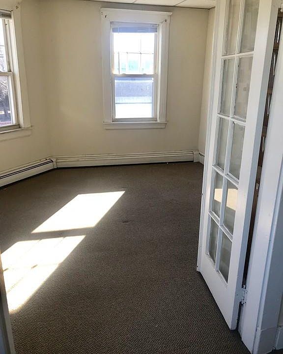 2nd image of 514 Washington St APT 2