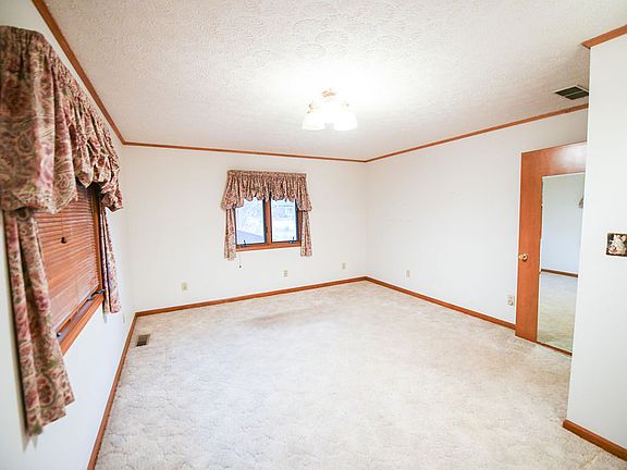 4th image of 89 W Hillside Ave