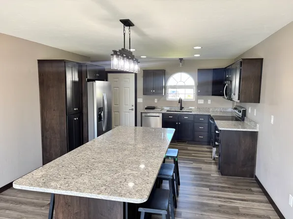 935 W Elm Dr, Little Chute, WI 54140
