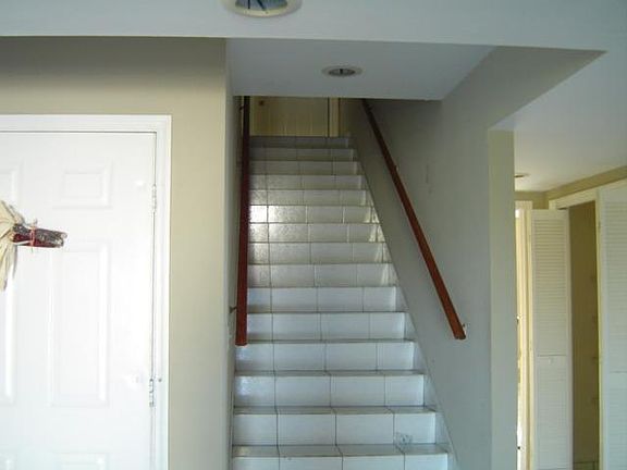 3rd image of 10 Beachwood Dr