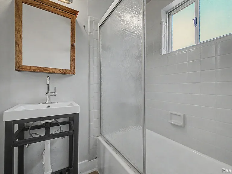 1301 E Muir Ave — Photo 27