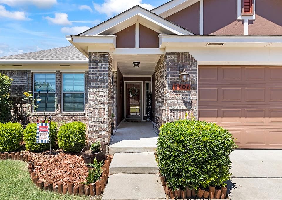 1st image of 2706 Trailwood Dr