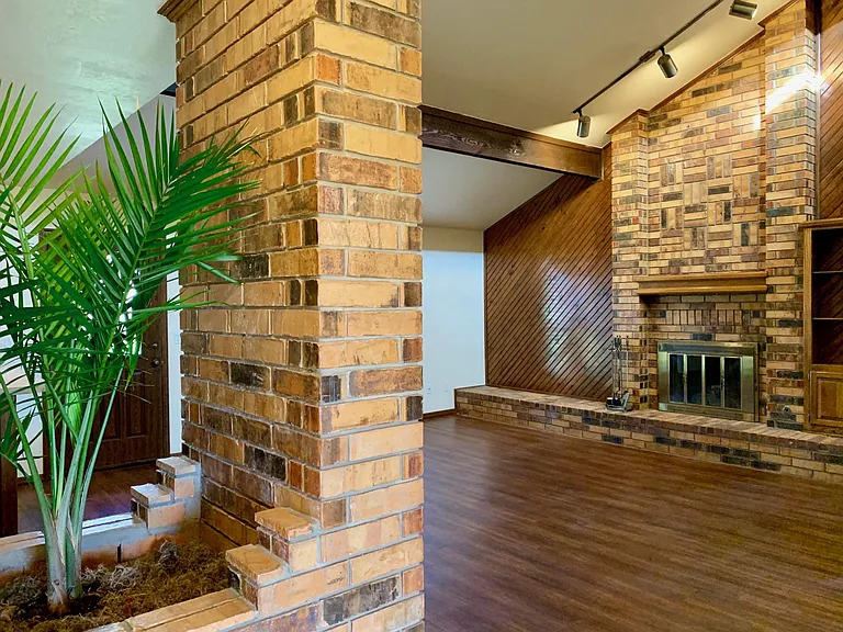 1419 Pickford Ln — Photo 19