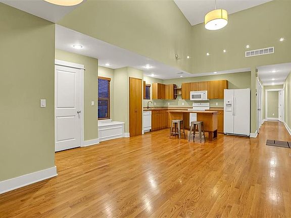 5th image of 3805 S Minnie St