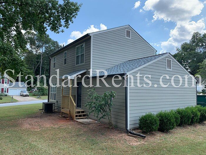 2nd image of 3276 Pawnee Dr