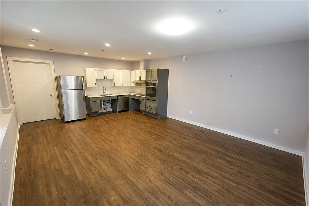 1 bed, 1.0 bath, 700 sqft, $2,100 — Photo 3