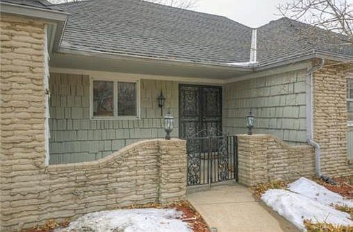 2nd image of 7011 Haskell Ave