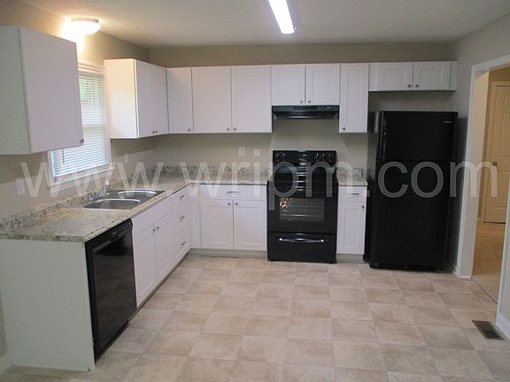 3rd image of 756 Green Meadows Cir
