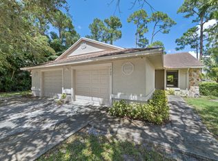 1194 Hyacinth Pl, Wellington, FL 33414