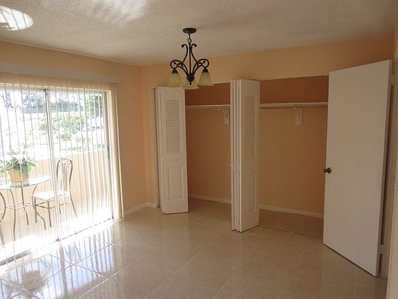 4th image of 270 Windsor Dr
