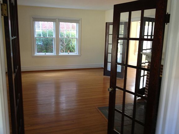 3rd image of 851 Dewey Ave