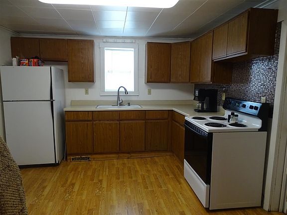 5th image of 1105 W C St