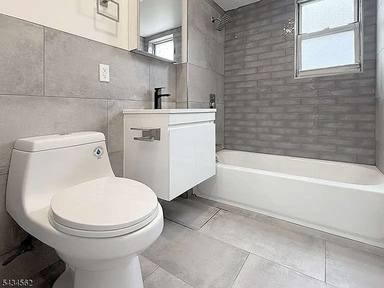 19 Van Rensselear St #2 — Photo 6