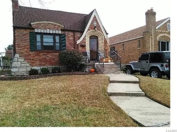 704 Bellavilla Dr, Saint Louis, MO 63125