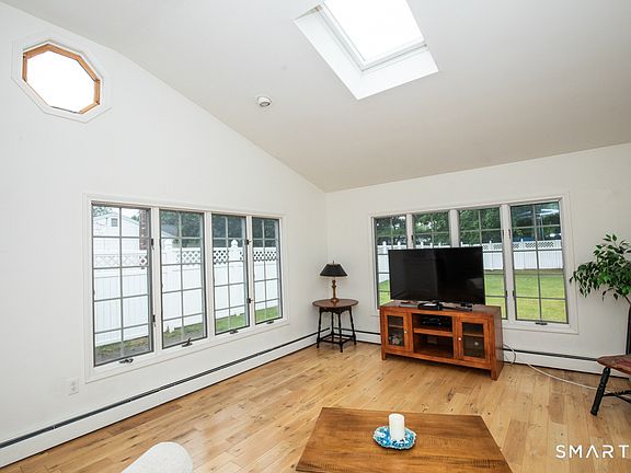 3rd image of 36 Jamestown Circle