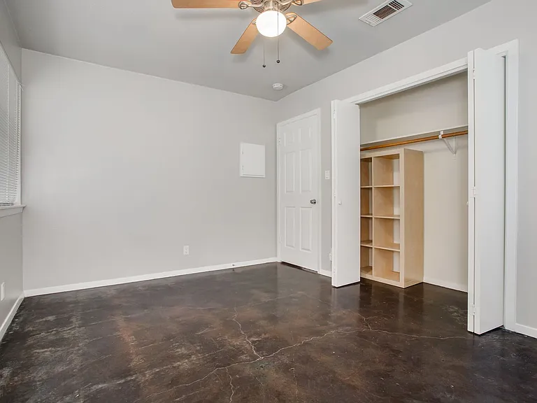 2300 Trailside Drive — Photo 9