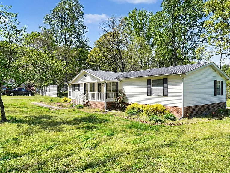 4705 Pearl Rd — Photo 3