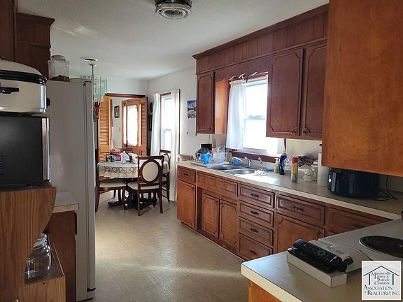 5th image of 565 Rosewood Ave