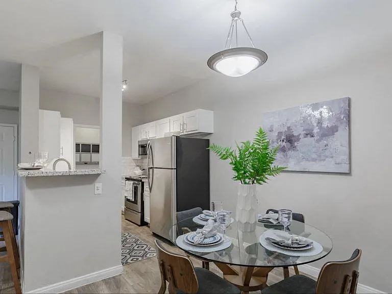 EASTLAND HILLS APARTMENTS — Photo 8