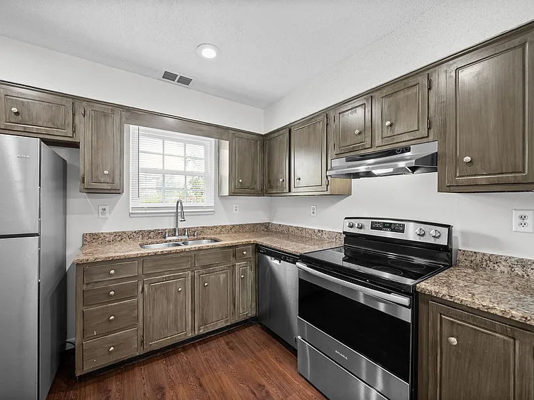 105 Greenland Ct — Photo 11