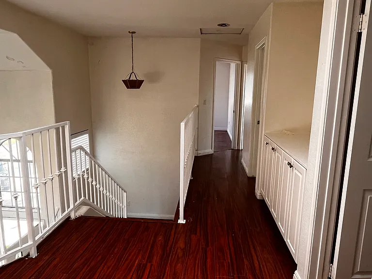 1233 Edinburg Ct — Photo 27