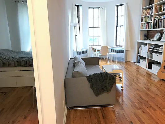 Rented by Joe Gotham LTD | media 11