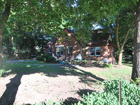 2nd image of 728 S Shore Dr