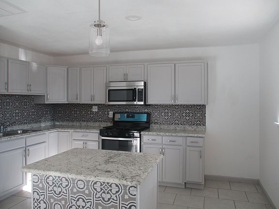 5th image of 621 Medina St #A