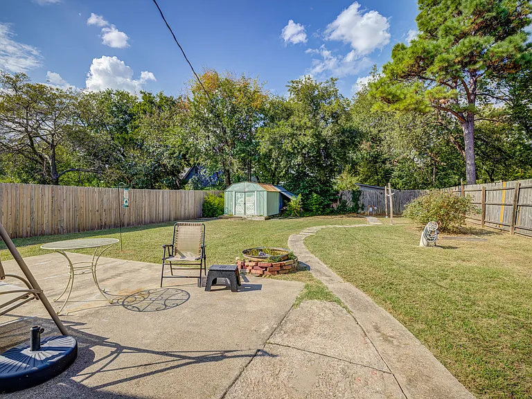 913 E Comanche St — Photo 15