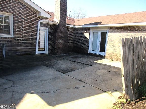 3rd image of 900 Crystal Dr